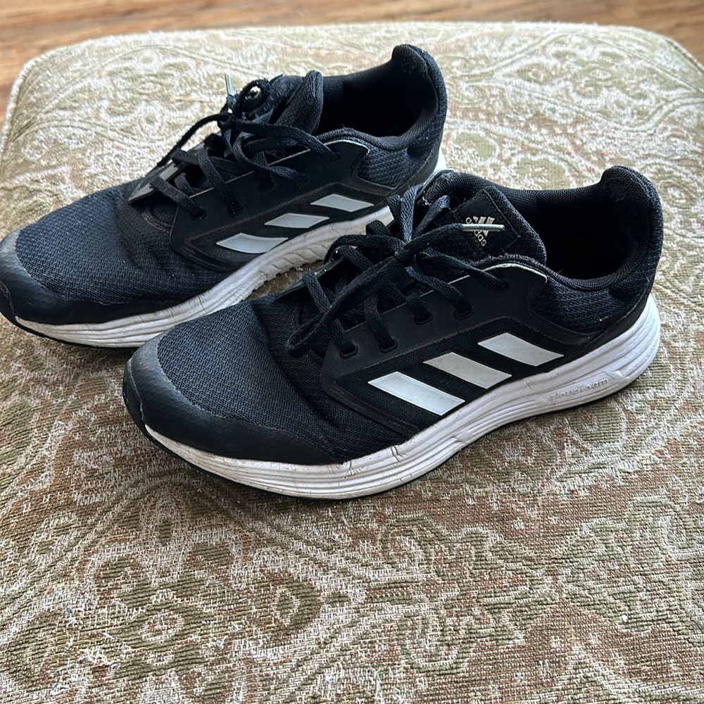 🌻Adidas Sneakers- Preloved